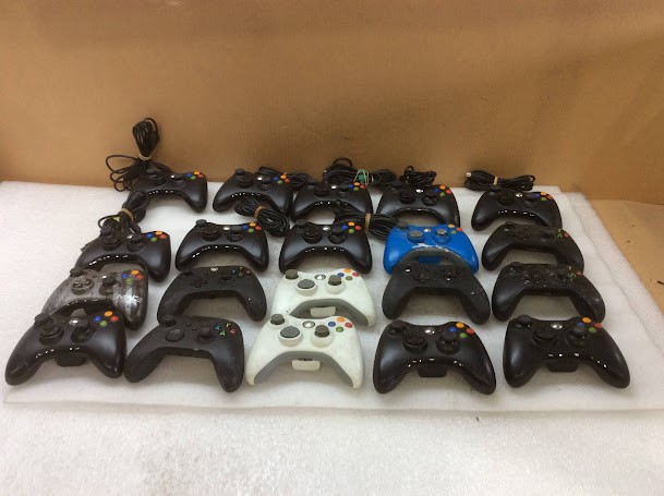 Microsoft Mixed Brand and Model Gaming Controllers (Lot of 20)