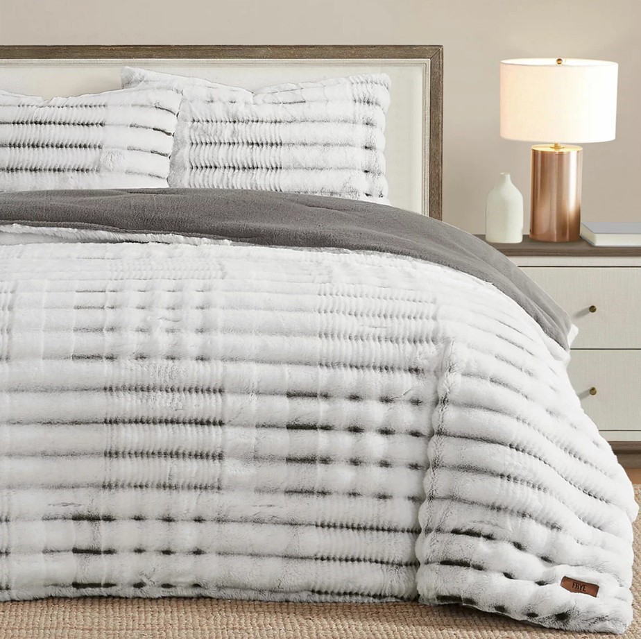 FRYE CHANNEL 3-Piece Comforter Set, King, Grey. NB: Not in original packagi