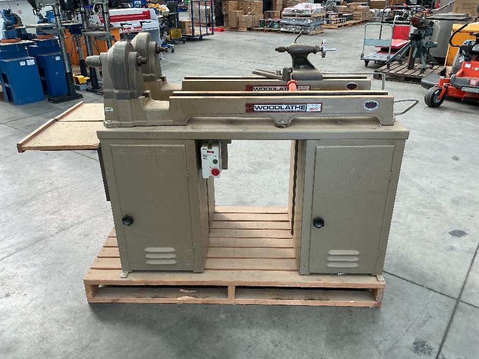 <p>1 X Woodfast Wood Lathe 900 Series</p>