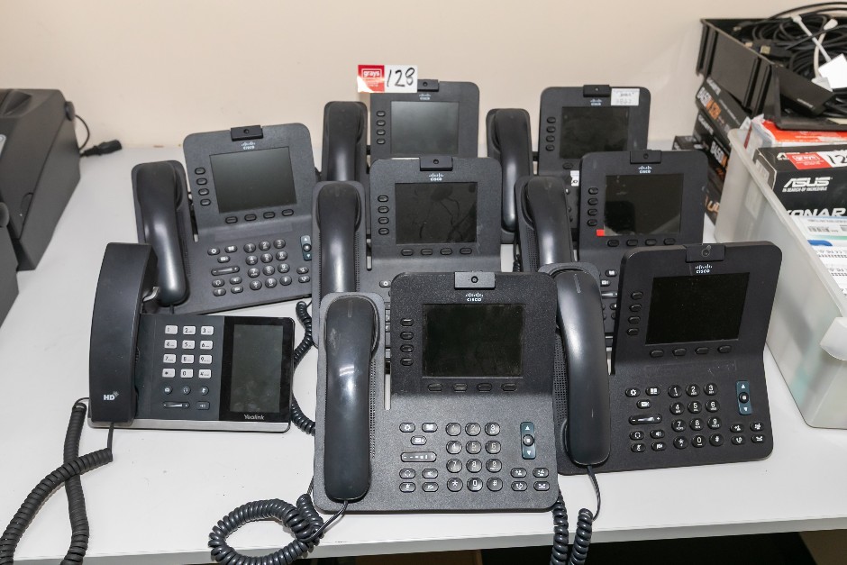 Cisco CP-8945 VoIP Phone Hand Sets