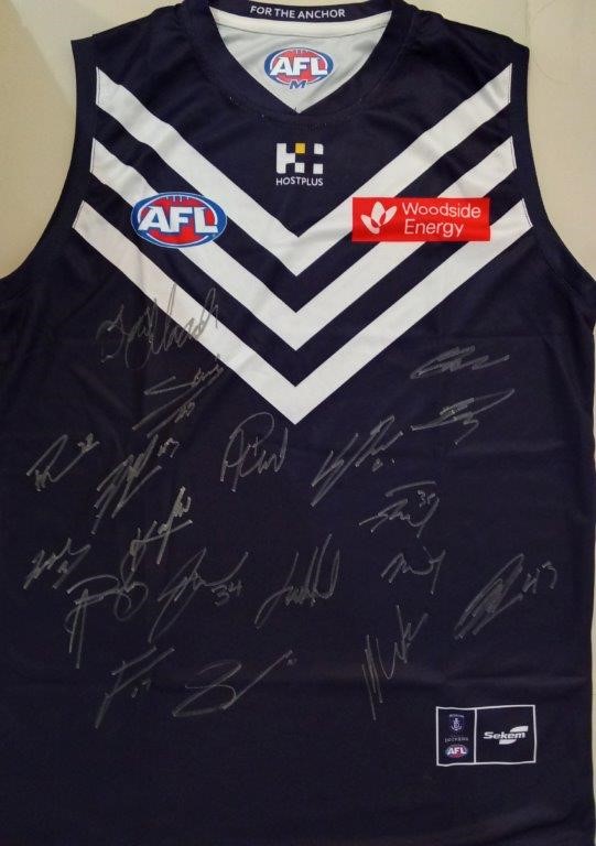 FREEMANTLE DOCKERS 2026 SQUAD SIGNED GUERNSEY