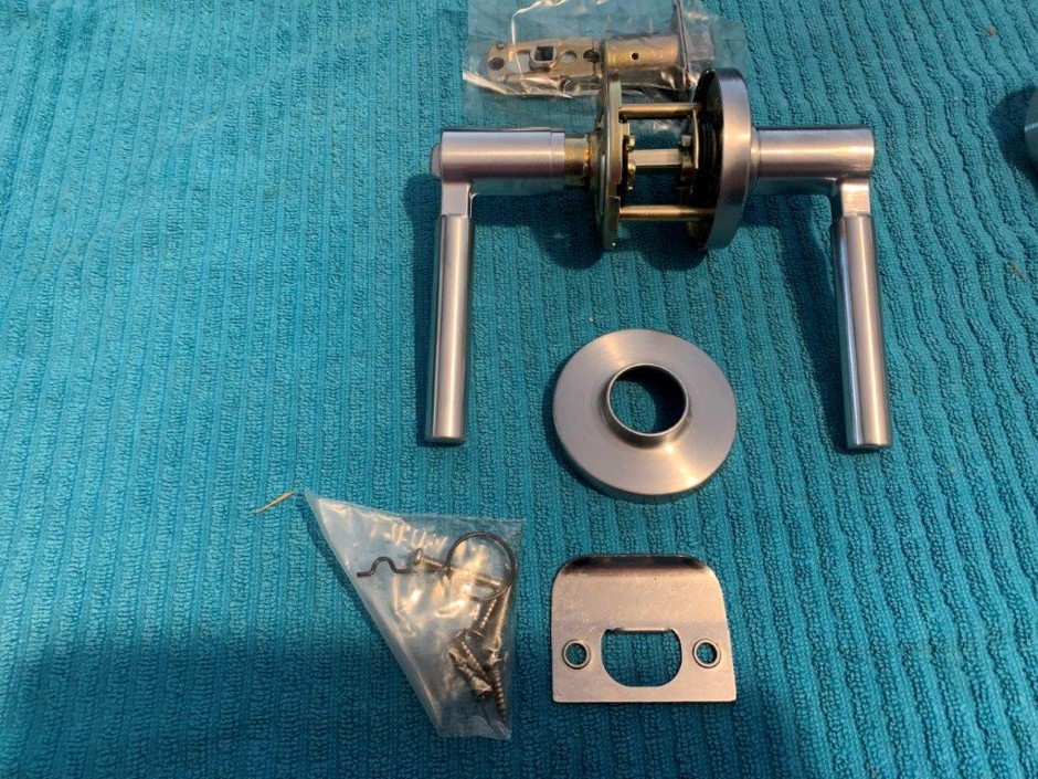 <p>2 x Delftrade Privacy Sets and 7 x Delftrade Dummy Sets (Unused)</p>