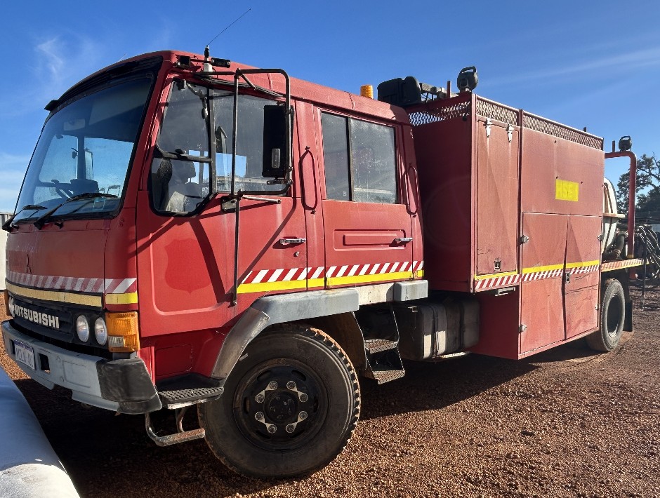 <p>1993 Mitsubishi Fire Truck / Water Truck</p>