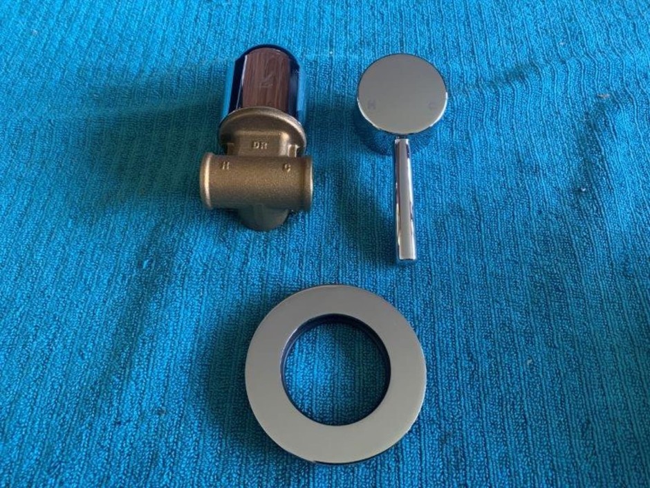 <p>1 x Shower Mixer, Chrome (Unused)</p>