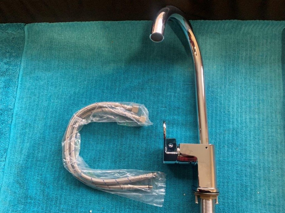 1 x Simply Inspiring Basin Gooseneck Mixing Tap (Unused)