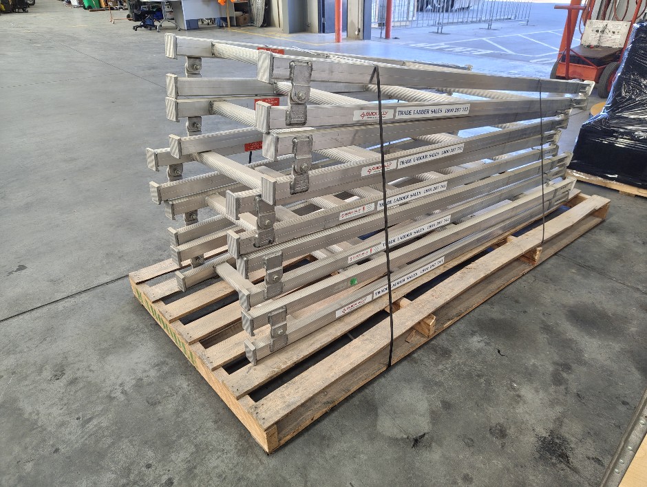 <p>1x Pallet Of Quick Ally Trestle Ladders</p>