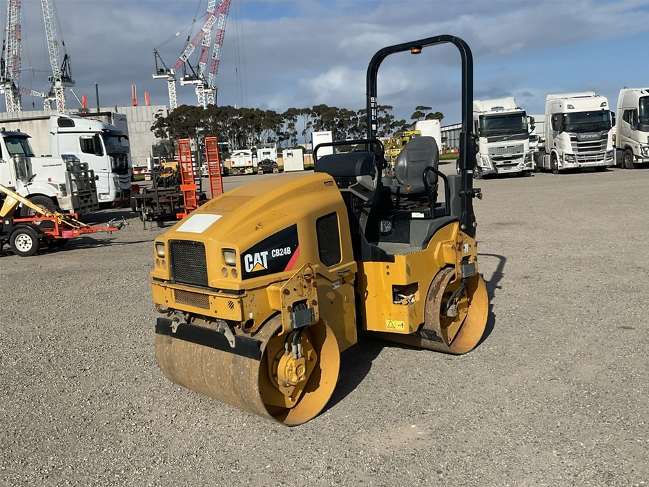 <p>Caterpillar CB24B Smooth Drum Roller</p>