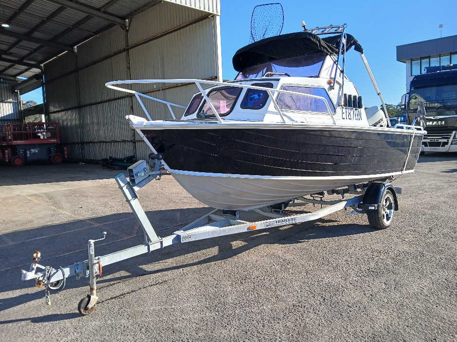 Savage Alumacraft Cabin Runabout