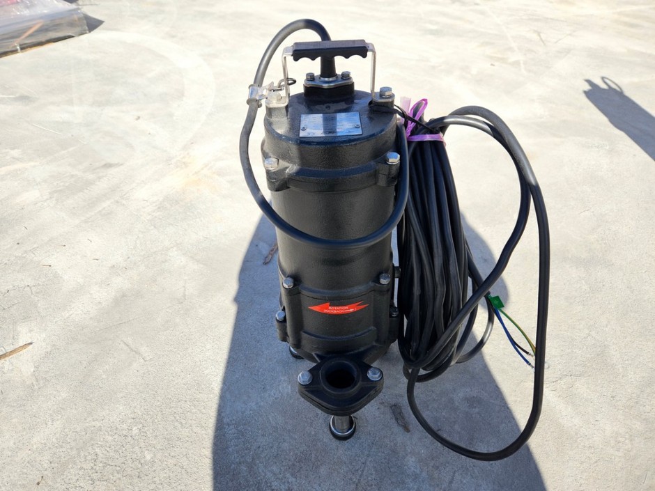 <p>ALINE ALG1100-3-H MANUAL GRINDER PUMP</p>