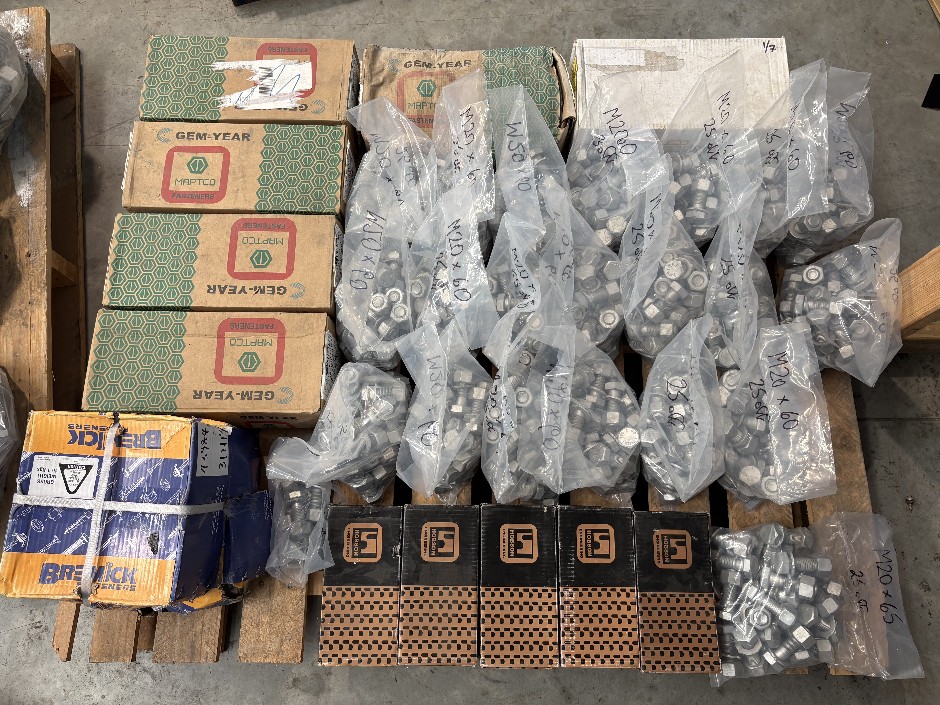 Pallet Comprising Unused Large Qty of M20 Structural Bolts