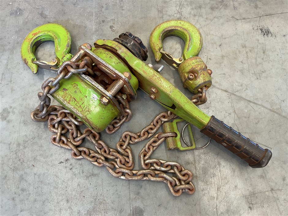 <p>Lever Hoist 1.5 Tonne </p>