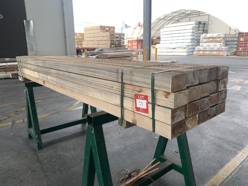 <p>20 x Hardwood Post 125mm x 75 x 3.0m</p>