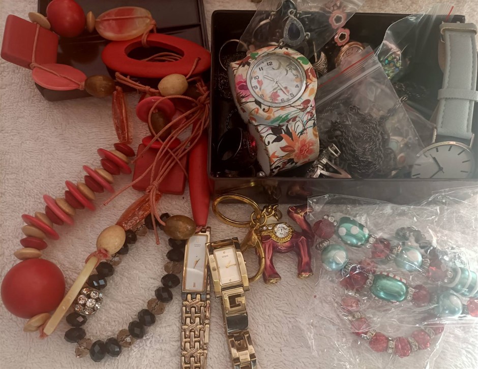 Used watches and Jewelries. Used