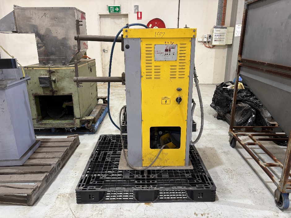 <p>CSW PP30 Resistance Spot Welder</p>