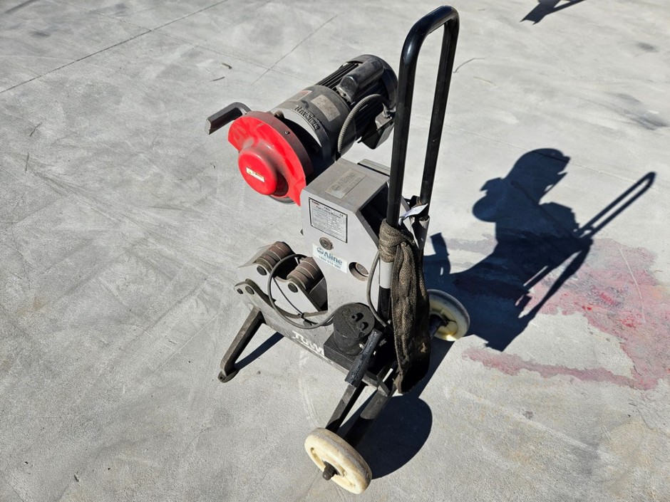 <p>TUWEI PIPE CUTTING MACHINE - TWQ-IIIA</p>