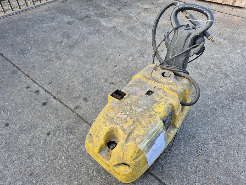 <p>Pressure Washer</p>
