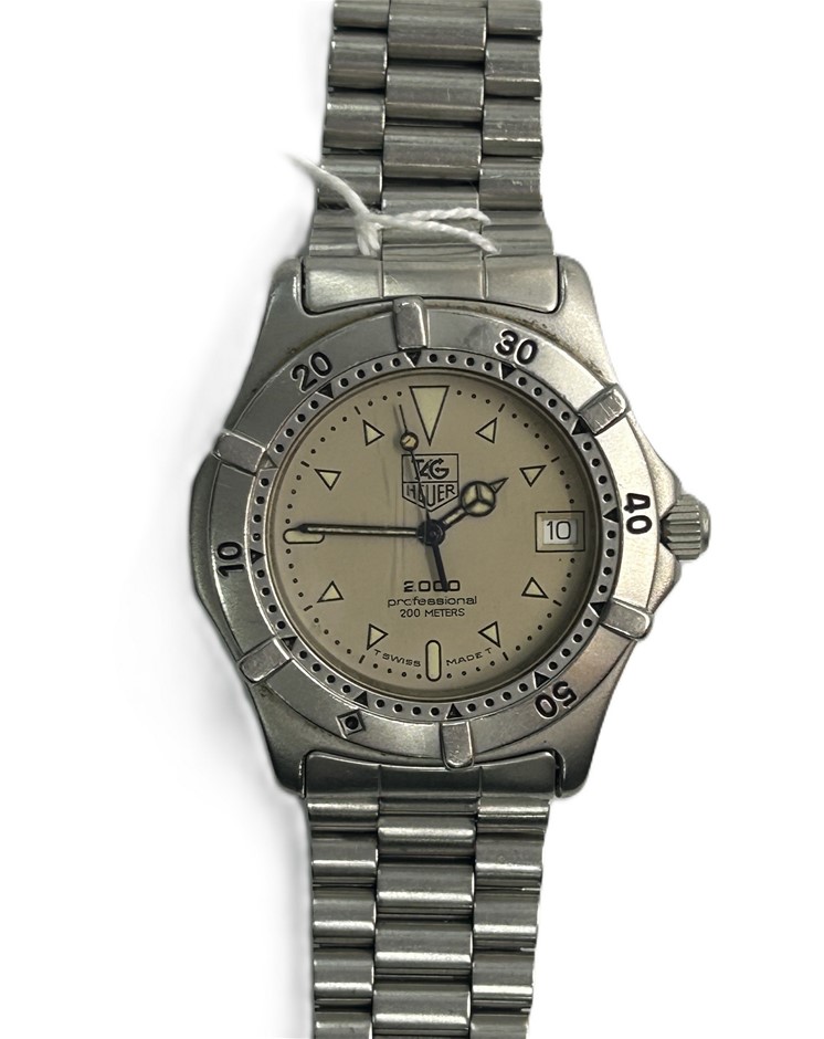 TAG Heuer 2000 Professional wristwatch