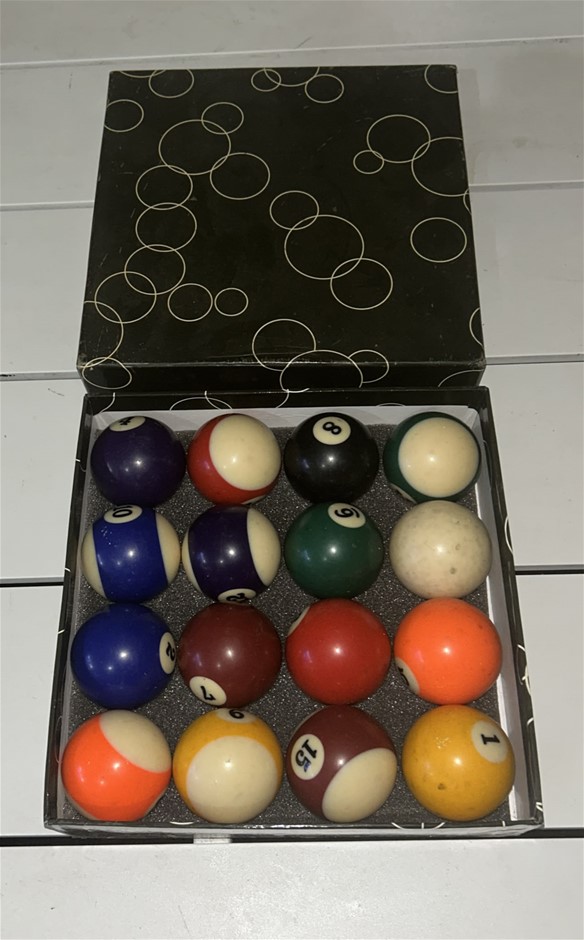 Set of 16 Standard Numbered Pool Balls