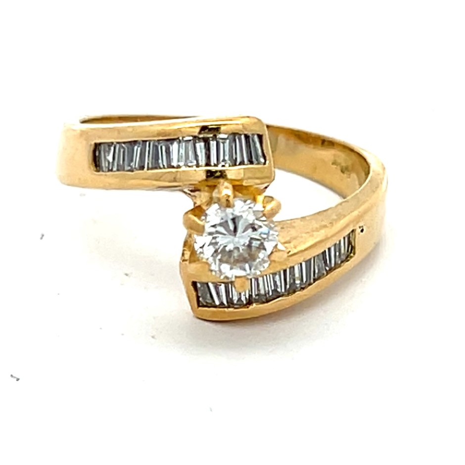 18Ct Yellow Gold Diamond Dress Ring