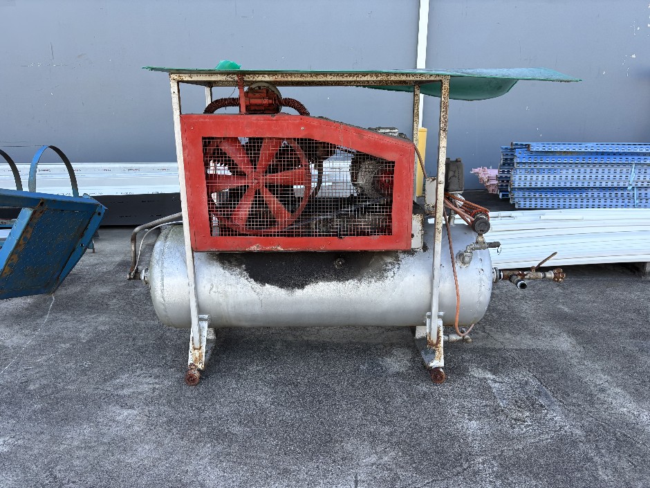 <p>3-Phase Piston Air Compressor</p>
