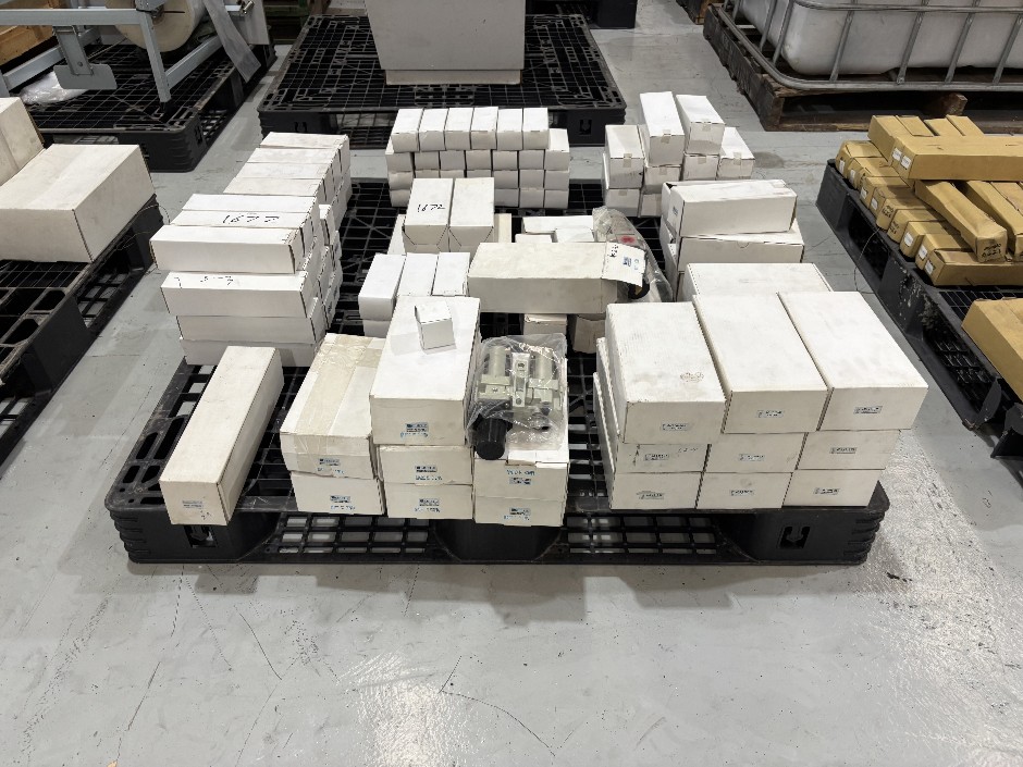 <p>Kinetic & Bellpro Pneumatic Filter/Regulator Components (Assorted Models