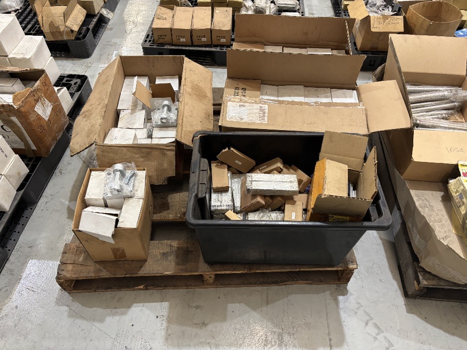 Assorted Pneumatic Cylinder Mounts & Brackets (100-CB, TN & MPC-PZQ85 Se