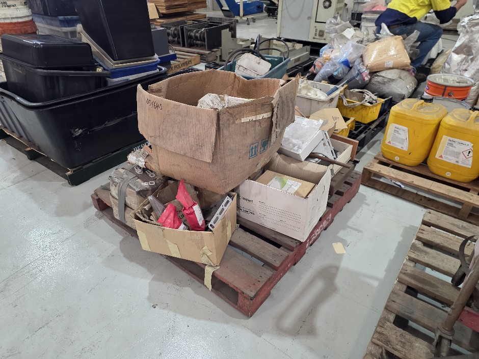 <p>Miscellaneous Pallet</p>