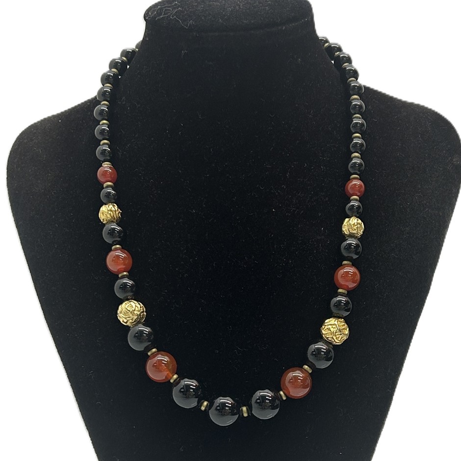 Carnelian and onyx bead necklace