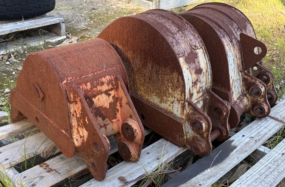 <p>Mini Excavator Buckets Three Units</p>