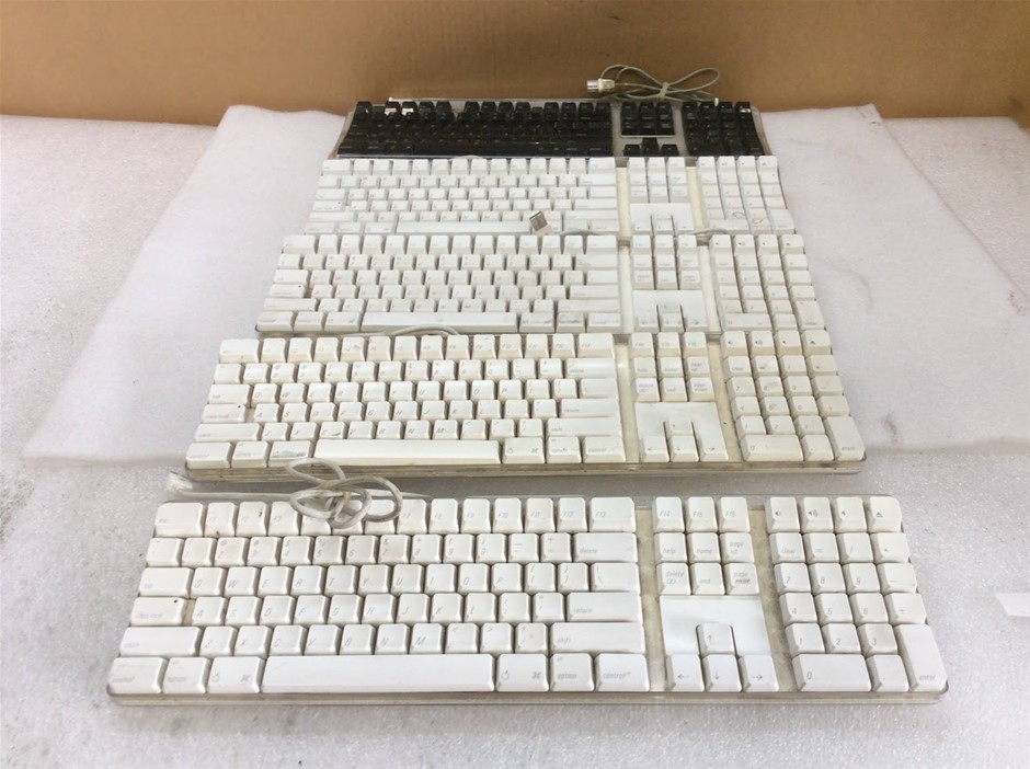 Apple A1048 Wired USB Computer Keyboards (Lot of 5)