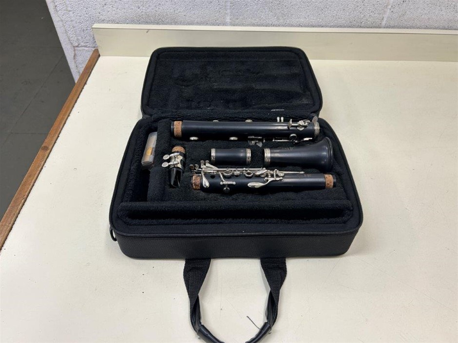 YAMAHA 255 Clarinet with Carry Case