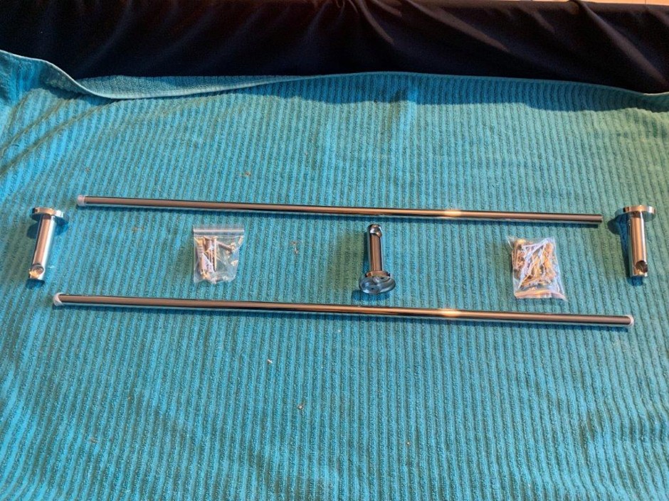 4 x Clark Single Towel Rails, 1200mm (Unused)