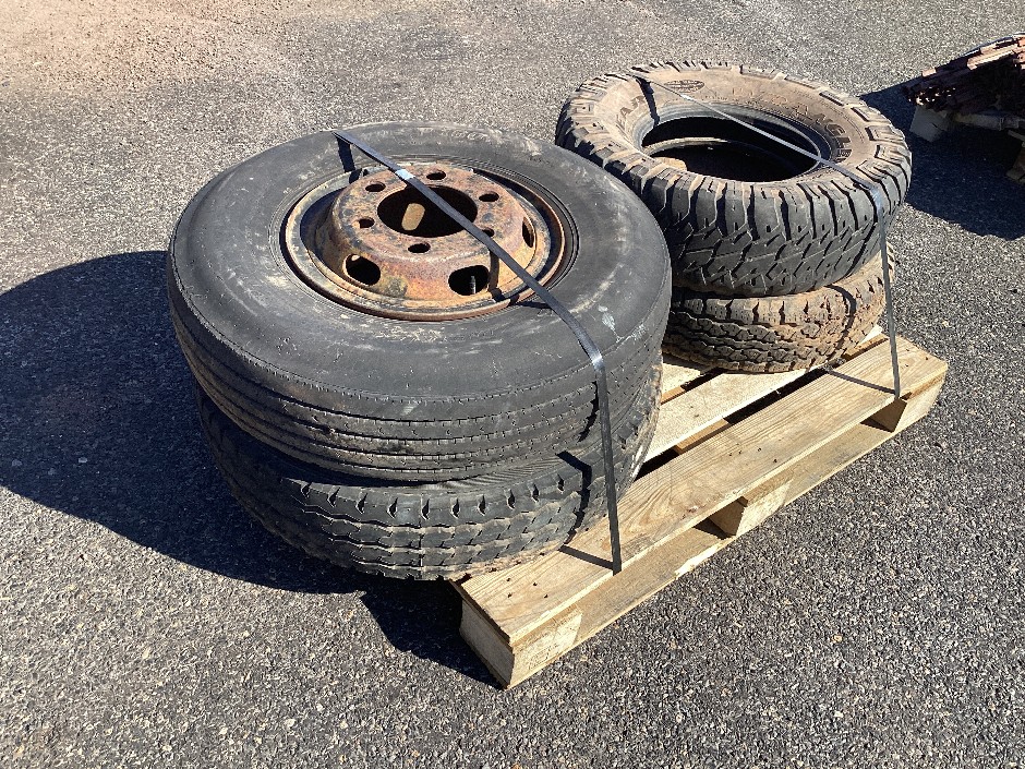 <p>Used Tyres and Truck Rim and Tyre</p>