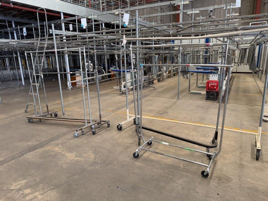 <p>Mobile Cloth Rack</p>