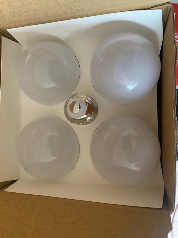 <p>4 x Boxes of Lumenovo 9W LED Globes (Unused)</p>