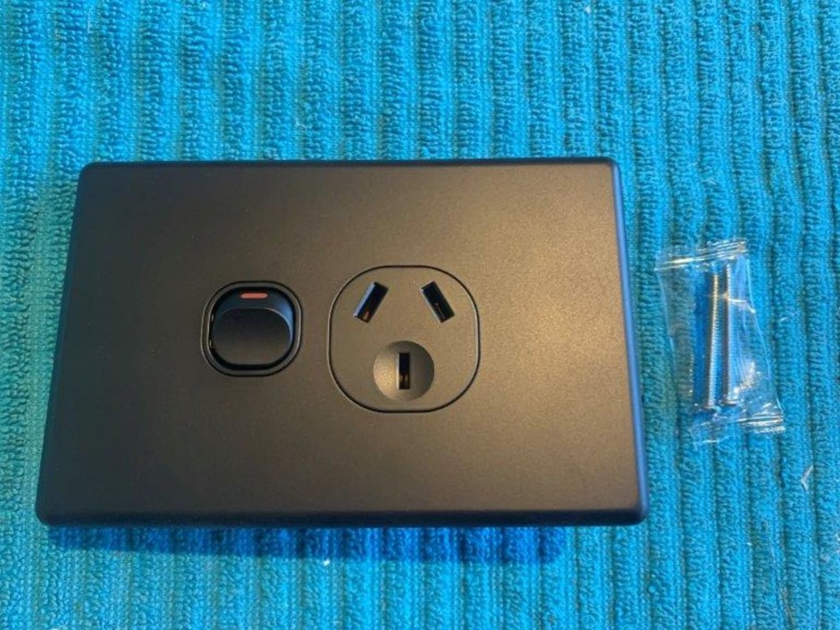 2 x Boxes of Jinhang Single Power Points, Black (Unused)
