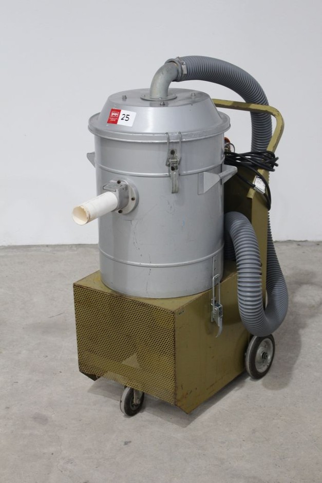 <p>Industrial Vacuum</p>