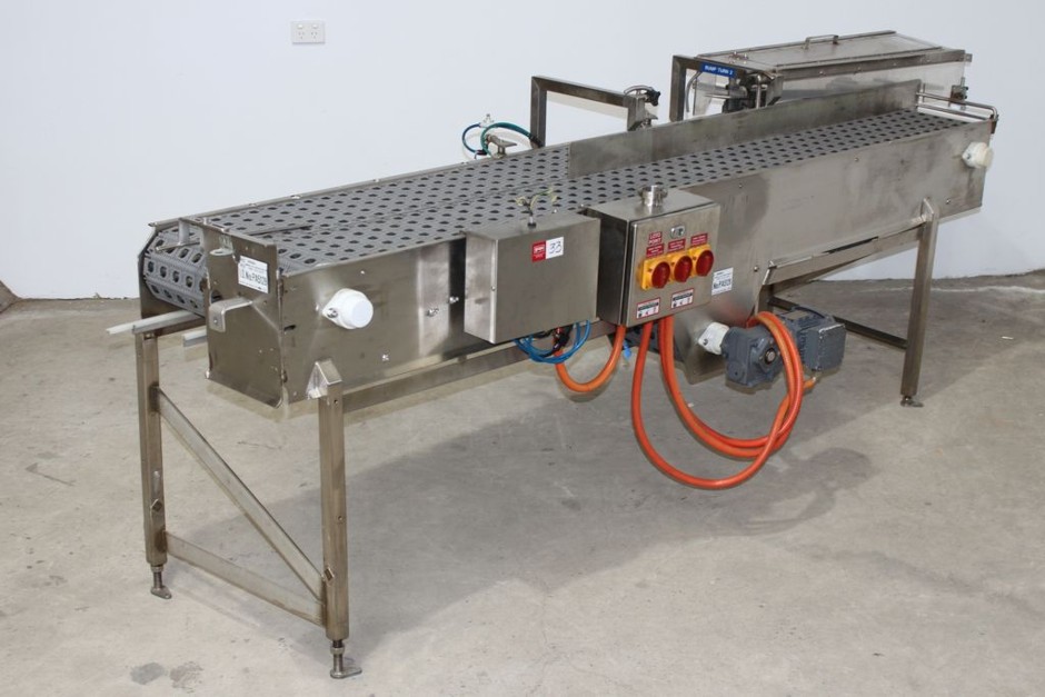 <p>2.6m Stainless Steel Dual Conveyor</p>