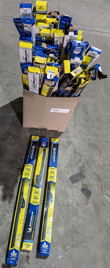 Box of Assorted MICHELIN Wiper Blade, Various Sizes.