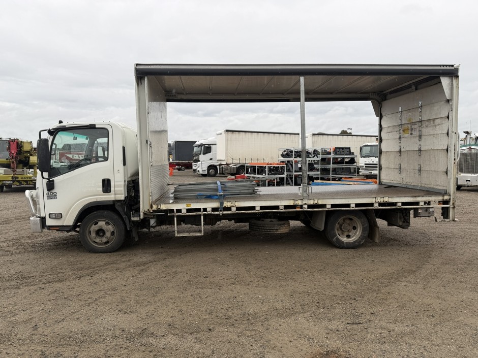 <p>2013 Isuzu NPR 400 Long 4x2 Curtainsider</p>