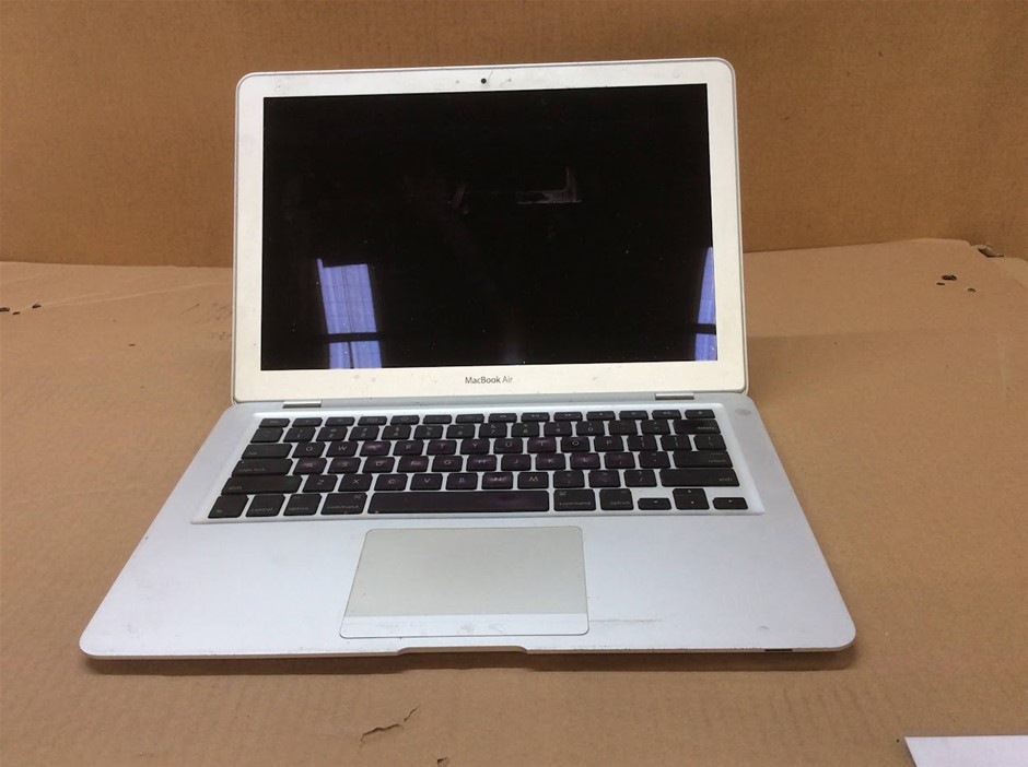 APPLE MACBOOK AIR(A1237)(2142) Laptop P7500 2GBRAM 80GB Silver
