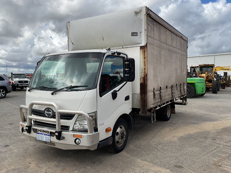 2015 Hino 300 4x2 Curtainsider Truck