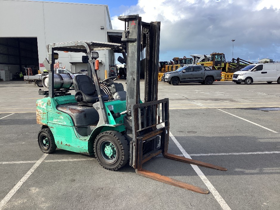 Unreserved – Ride On Forklifts & Walkie Stackers