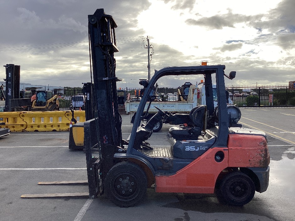 <p>2017 Toyota 32-8FGJ35 Counterbalance Forklift</p>