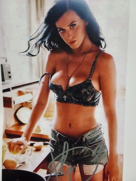 KATY PERRY SIGNED SEXY PHOTO