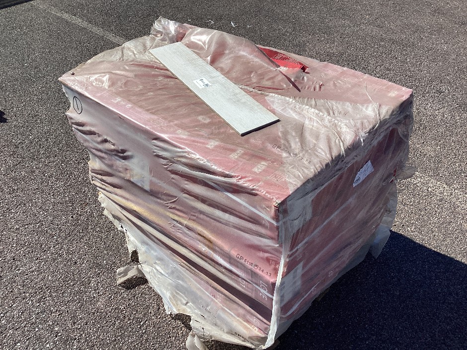 <p>Pallet of Assorted Tiles Fusion White 15cm x 75cm</p>