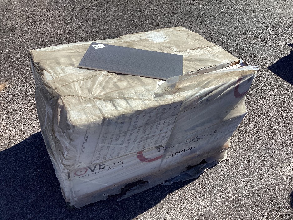 <p>Pallet of Assorted Tiles Black Sesame 30cm x 60cm</p>