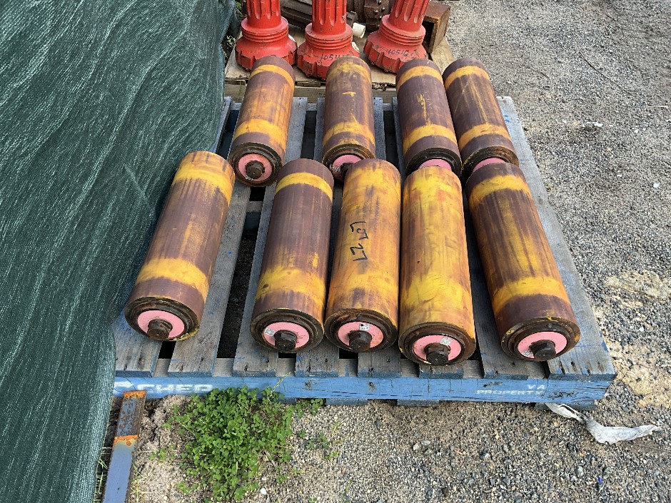 <p>Pallet of conveyer rollers</p>