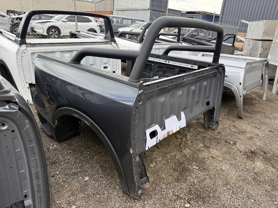 <p>Unknown Model Ute Tray</p>