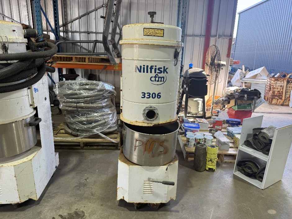Nilfsk CFM 3306 heavy industrial vacuum